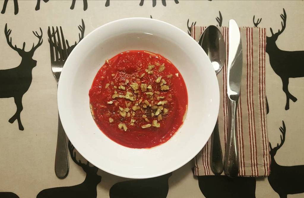 TerreDiCarmen's tweet image. ❄❄❄ On a snowy night, a heartwarming soup with beetroots, sweet potatoes, walnuts and a de… ift.tt/2il3Hxi
