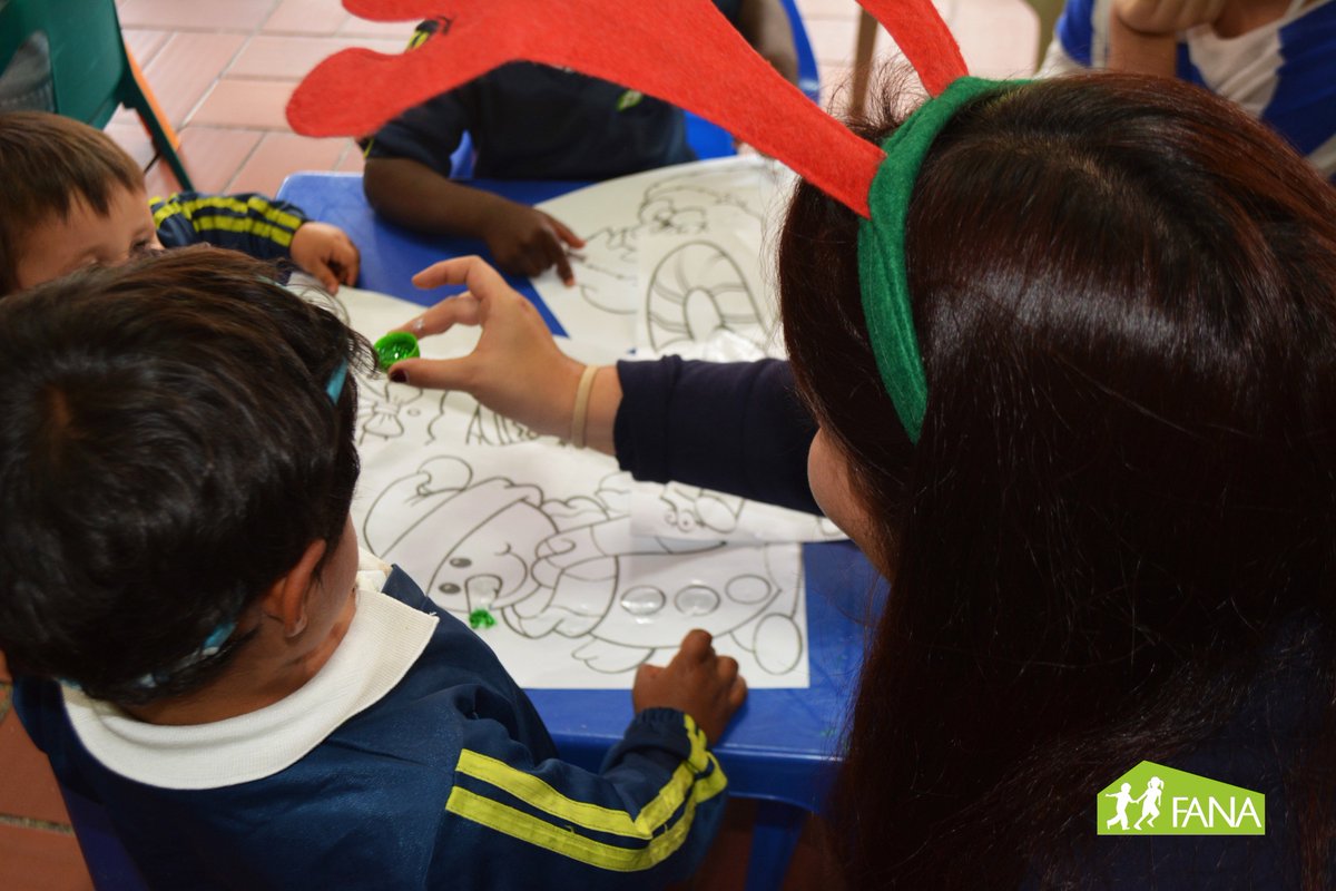 Fundacion_FANA's tweet photo. Con cariño recordamos a miembros de @IRSVIAL quienes compartieron una divertida mañana con los niños de FANA coloreando y jugando. https://t.co/FZED4VvhXR