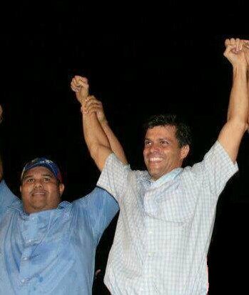 VoluntadPopular's tweet photo. #UltimaHora: Concejal @RonielFarias #bolívar fue sacado de su vivienda y secuestrado por el SEBIN, desconocemos su paradero #LiberenARoniel https://t.co/0QDCP8KCdN