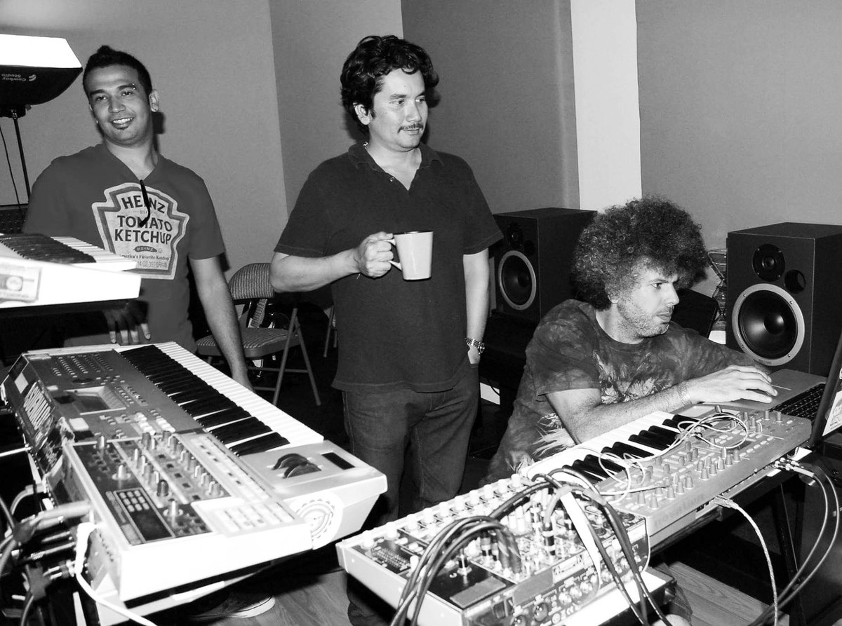 XtringsStudio's tweet photo. Nuestro #tbt de hoy con @jorgevillamizar @palmetdrums y Tony. Abrazo amigos! #recordingstudiomiami #recordingstudio #stringsession #strings https://t.co/j59jZJRoaQ