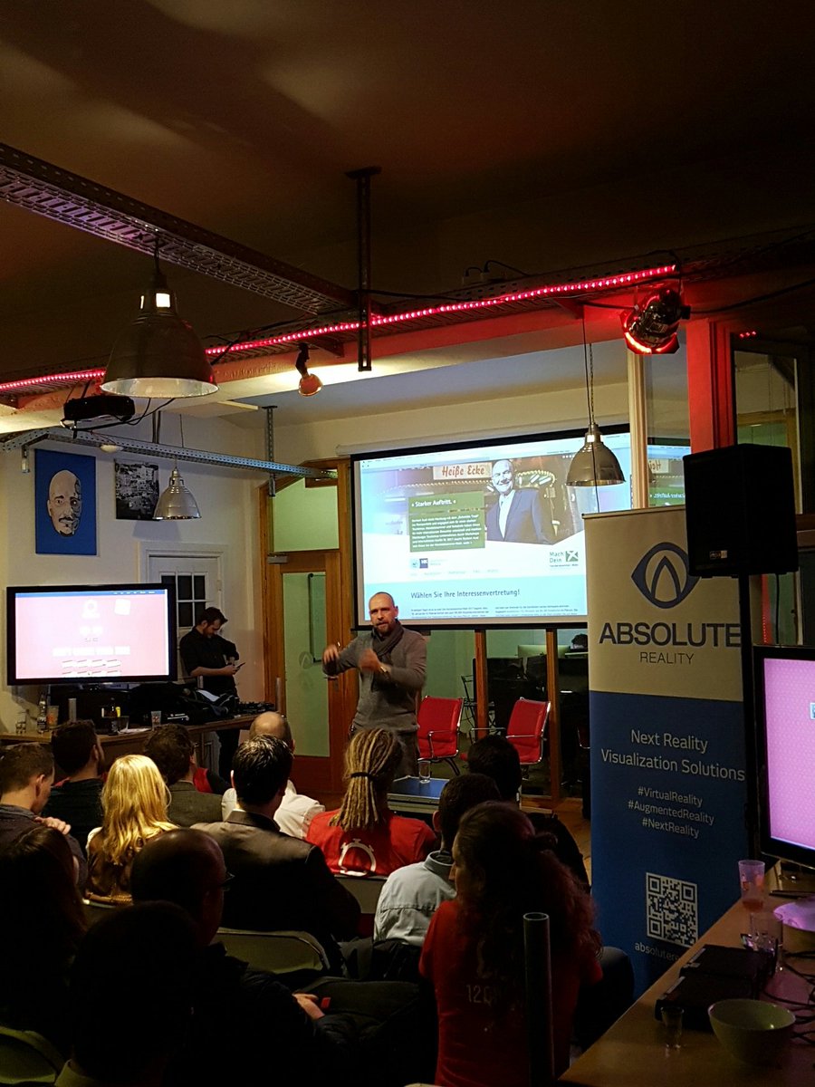 mifrie's tweet image. &quot;Handelskammer wählen ist wichtig&quot;, sagt #Stani bei #12minme. xing.com/events/zukunft…