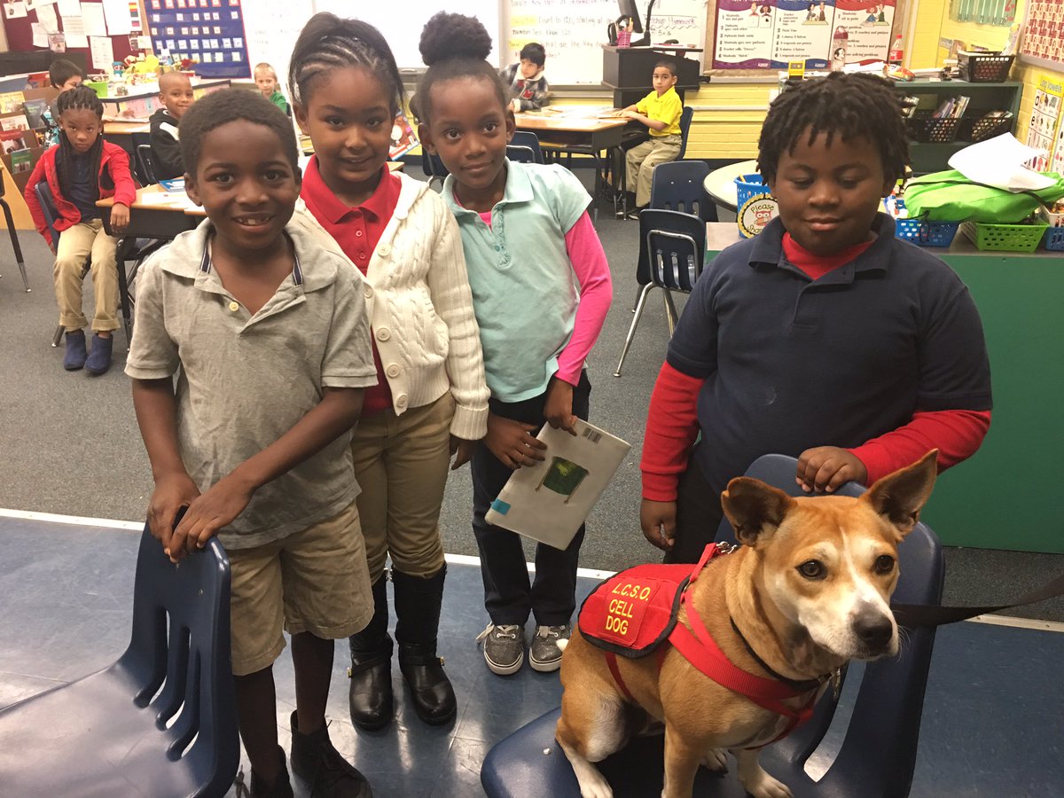 FranklinPark_'s tweet photo. Thank you @leesheriff for bringing the cell dogs to read to FPES students! #loveleeschools https://t.co/kR6WChLwNx