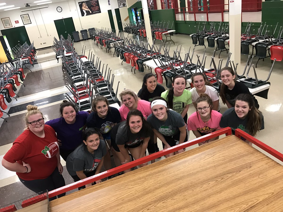 BvilleGSftball's tweet image. More conditioning! #whoseready #tryouts ☘⚾❤