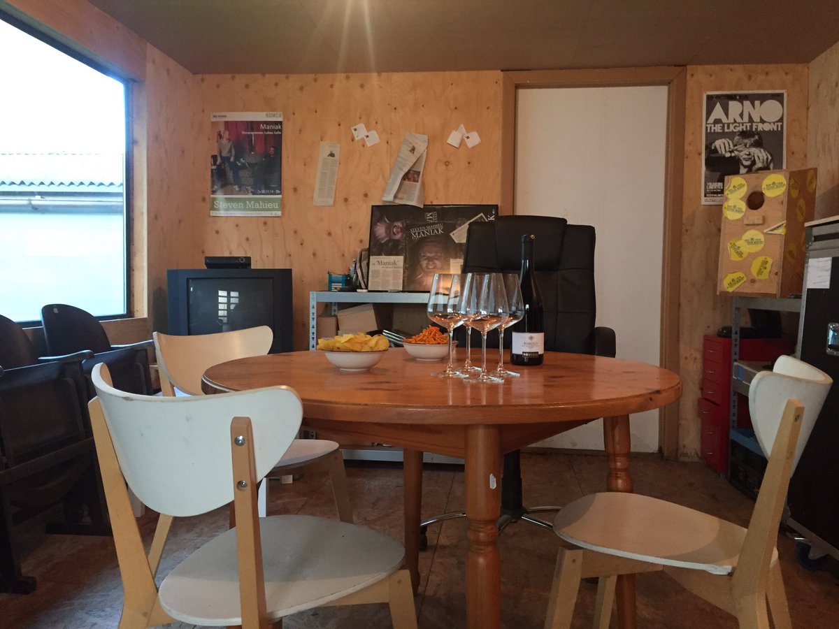 In mijn schrijfkot nemen we straks #mosselen0130 van <a href="/xanderycke/">Xander De Rycke</a>  op,samen met <a href="/LukasLelie/">Lukas Lelie</a>  en <a href="/henkrijckaert/">Henk Rijckaert</a> #manliefde#premièrekomieken