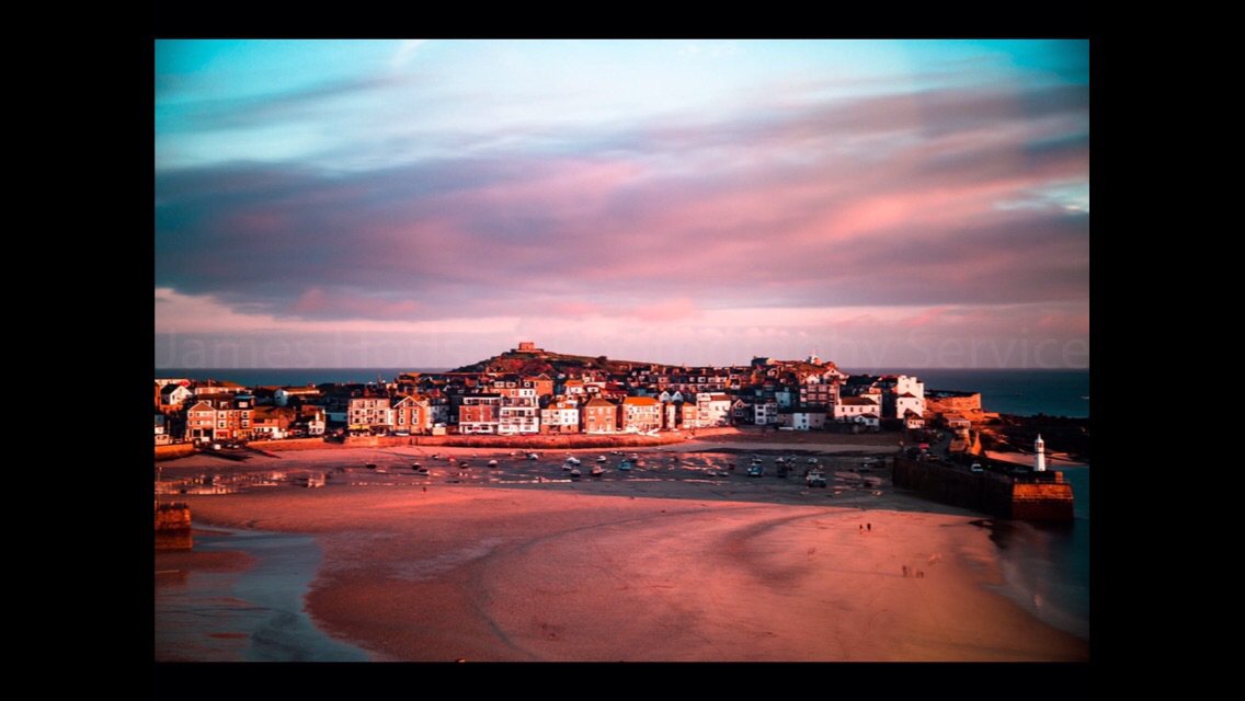 sim_green's tweet image. Happy New Year to all my family, friends and clients. Here’s to 2017 being a great prosperous and happy year. 😀💕