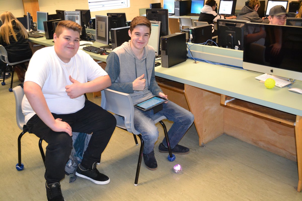 MrGoldsworthy12's tweet image. Fun times @skhmavericks Tech Classroom as S's code robotic devices from @SpheroEdu Rolling learning #BeyondHourOfCode @NLESDCA @NLCoders