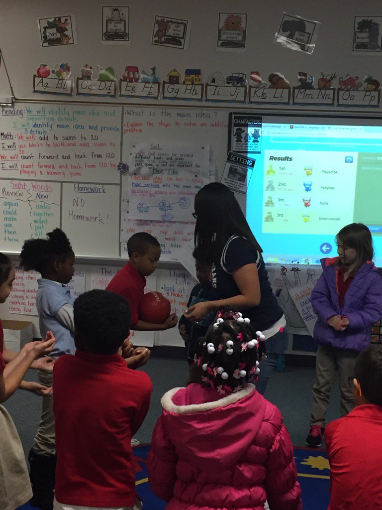 WilliamsonElem's tweet photo. 1st graders in Mrs. Bolds' class practice counting on. Lots of fun learning on the 2nd day back. https://t.co/A4hLb5yo1u
