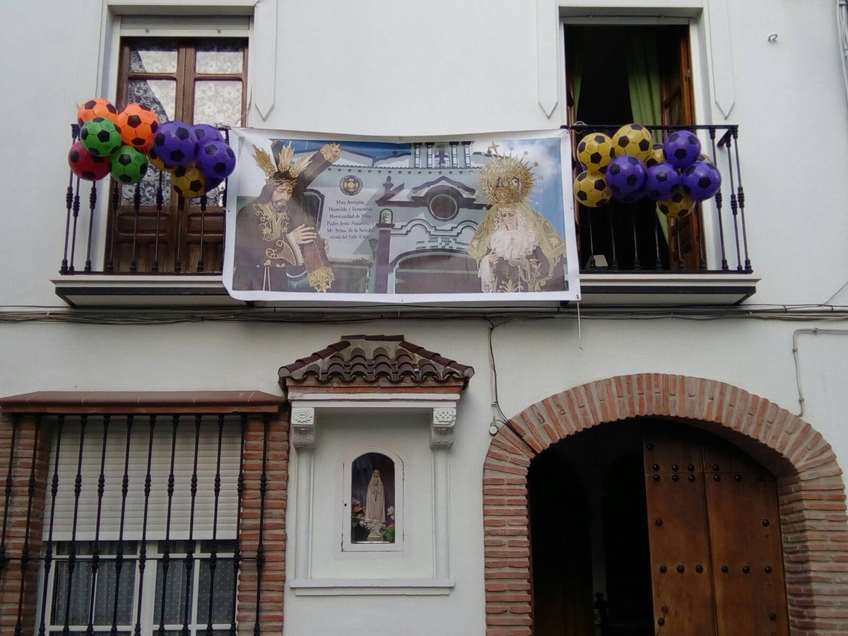 Os esperamos en la calle Ronda esquina con calle El Candil donde nuestra <a href="/HdadLosMoraos/">Hermandad Los Moraos</a> tirará regalos para los mas peques