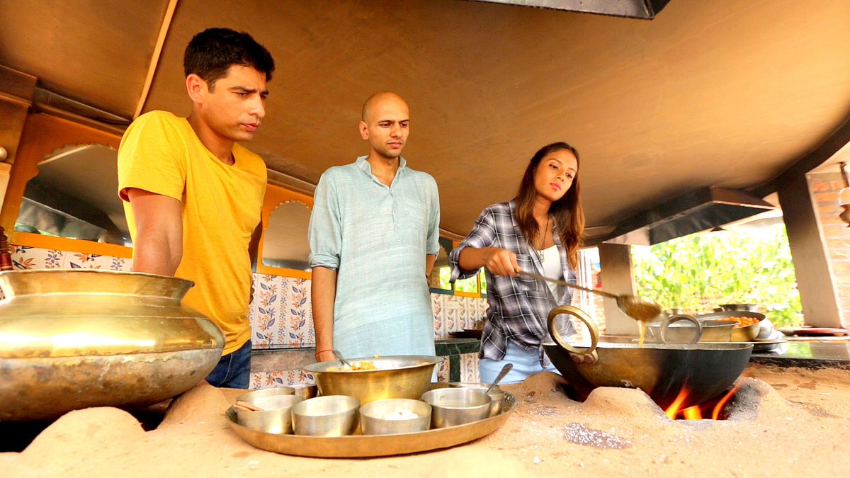 The anchors explore the Himachali cuisine with Himanshu Sud in the old quaint village of Garli. #IndiaMyWay Sunday at 8pm on <a href="/DiscoveryIN/">Discovery Channel India</a>.