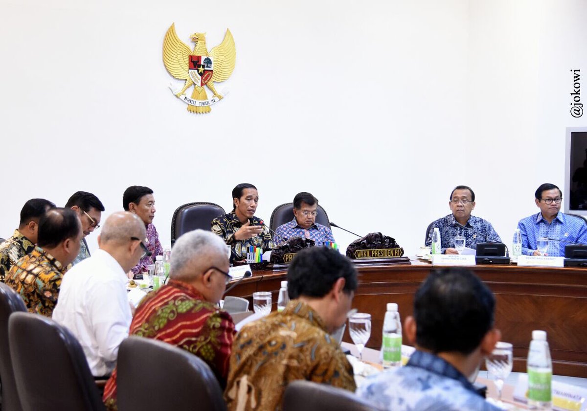 Jangan sampai rakyat tidak dapat penerangan di malam hari. Kita kerja keras agar energi merata ke seluruh Indonesia -Jkw