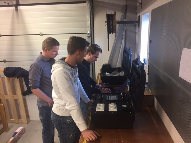 for_Top's tweet image. Mooie praktijkcase: studenten #Windesheim werken bij ons aan een demokoffer Power Quality. Bijna klaar!