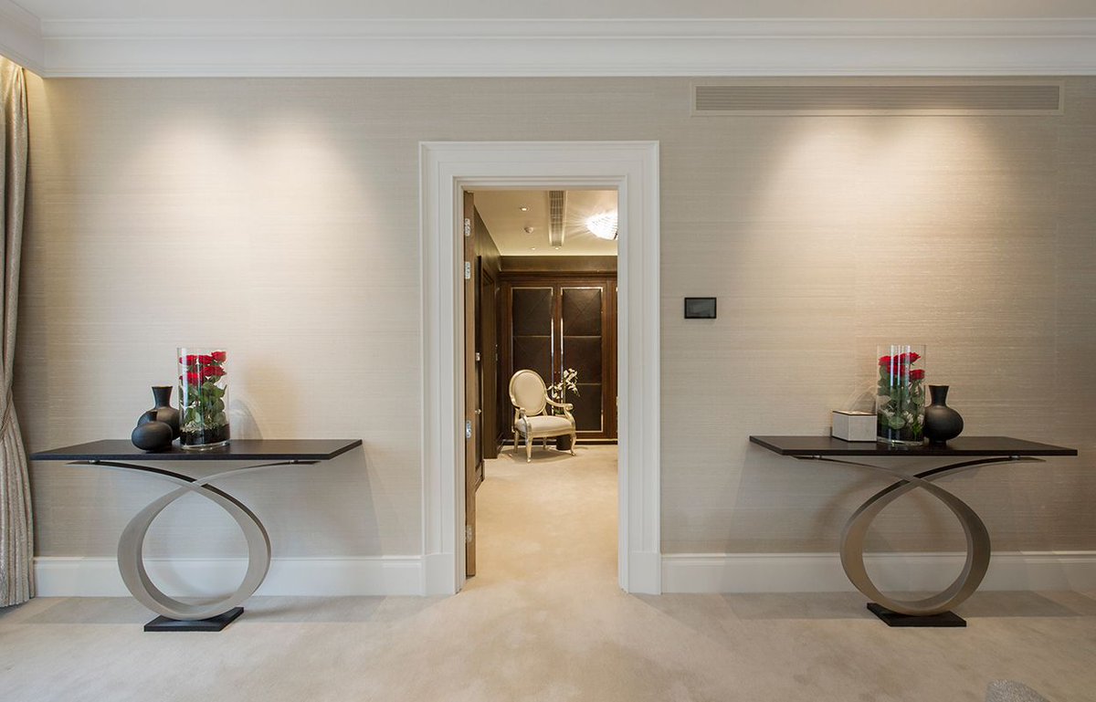 DecorusDesign's tweet image. These Zero console tables are a relaxed choice for any interior space, design by James Page Interiors. buff.ly/2gEczlF