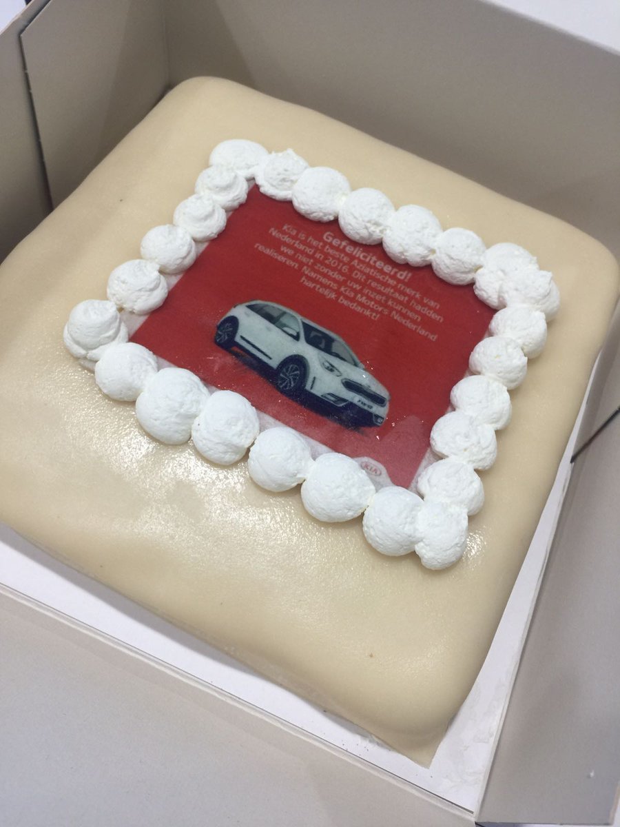 Vandaag werden wij door @Kia_Motors_NL verrast met een taart ter ere van het best verkochte Aziatische automerk in Nederland.