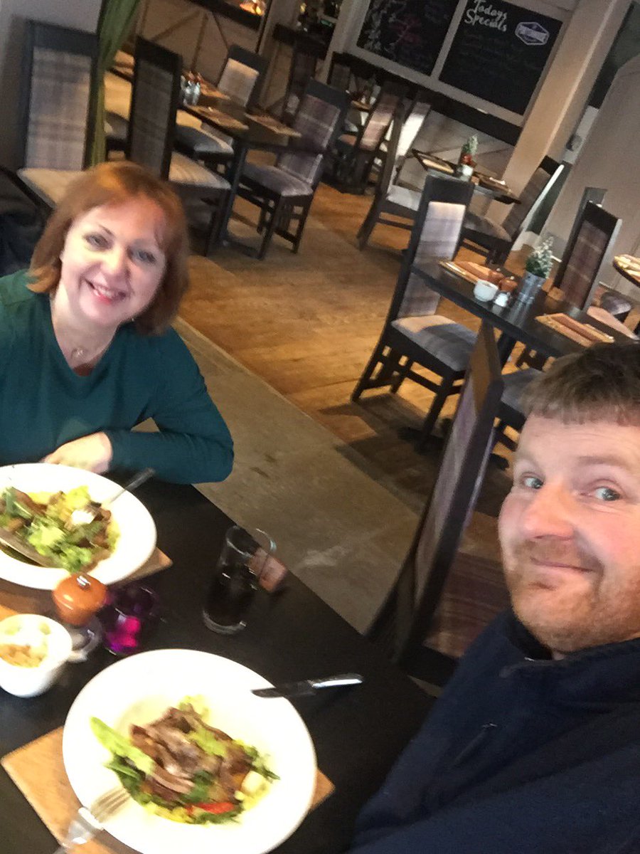 neil0804's tweet photo. Lunch date with @Carolh0305 . Children back to school lol @loganx24_ #workhardguys https://t.co/vKlc7fH7Fe
