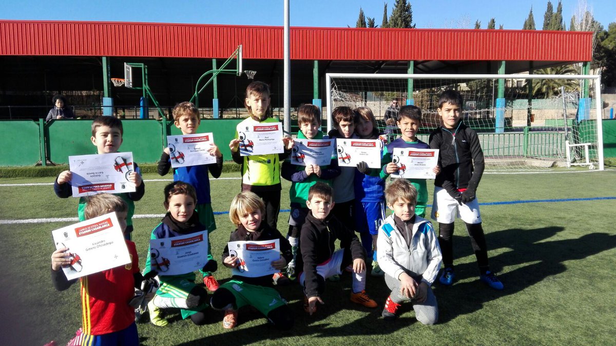 DeductorSpain's tweet photo. Finaliza el I Campus de Navidad de @FutbolSTD, han sido unos días cargados de fútbol y amigos :) ⚽️ ⚽️ ¡Gracias a todos por participar! https://t.co/rCyiWouuQ9