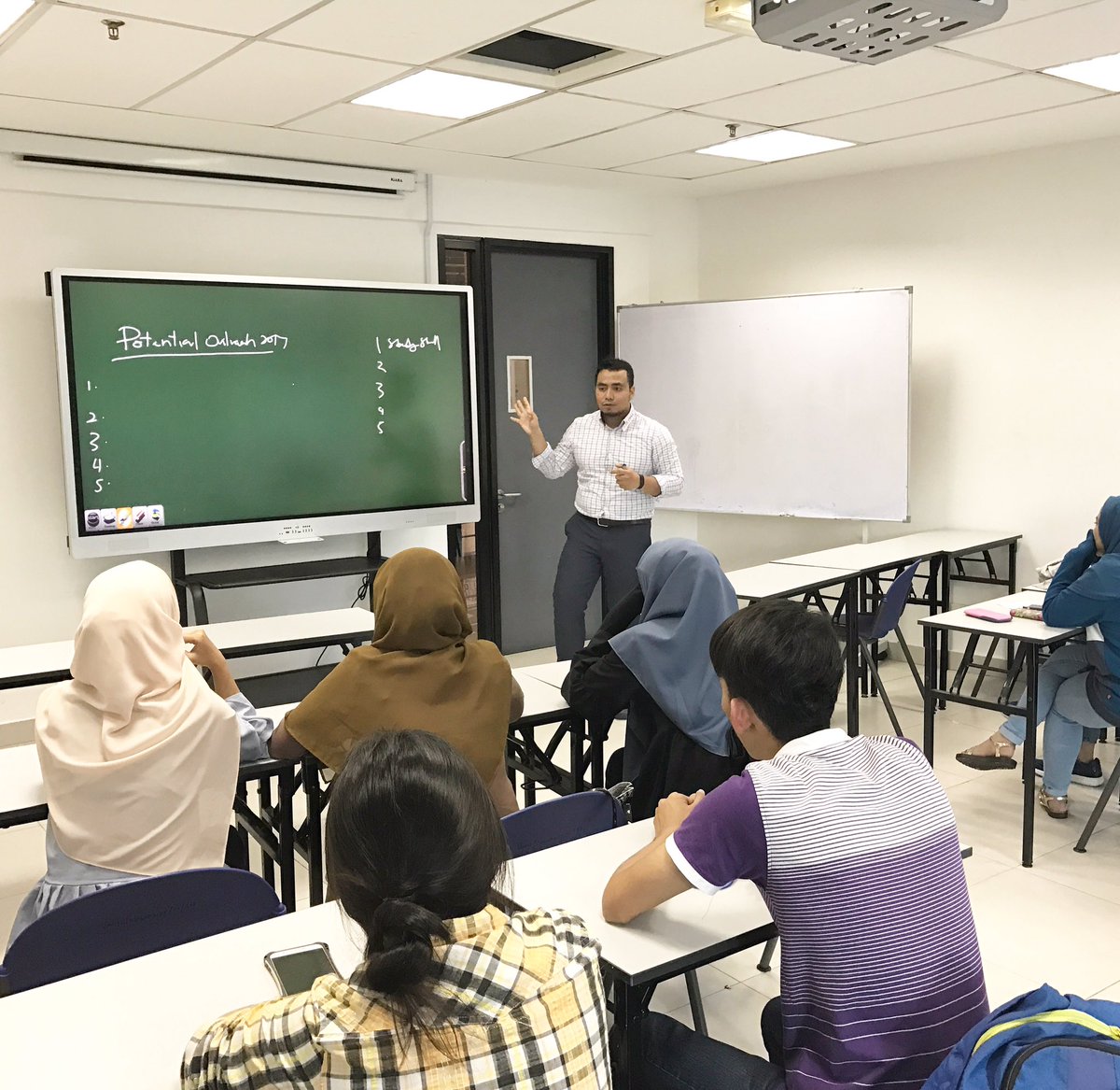 UniKL Business School is enriching learning experience through the use of #Smartboards #UniKL  #weareUniKL #GoUniKL  #educationofthefuture