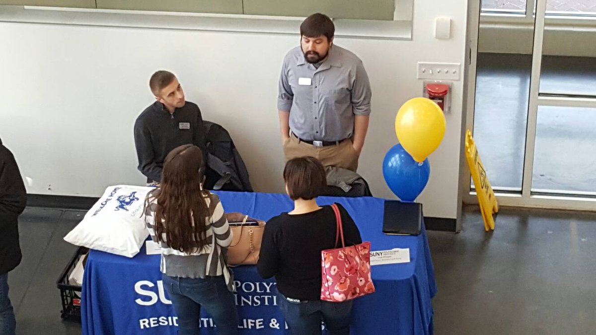 SUNYPolyReslife's tweet photo. Welcome to @SUNYPolyInst! .we are greeting our incoming spring transfer students today. #SUNYPoly #Orientation #SpringTransfer https://t.co/MX1u9fspfz