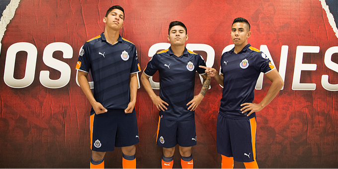 Las Chivas del Guadalajara presentan nuevo uniforme