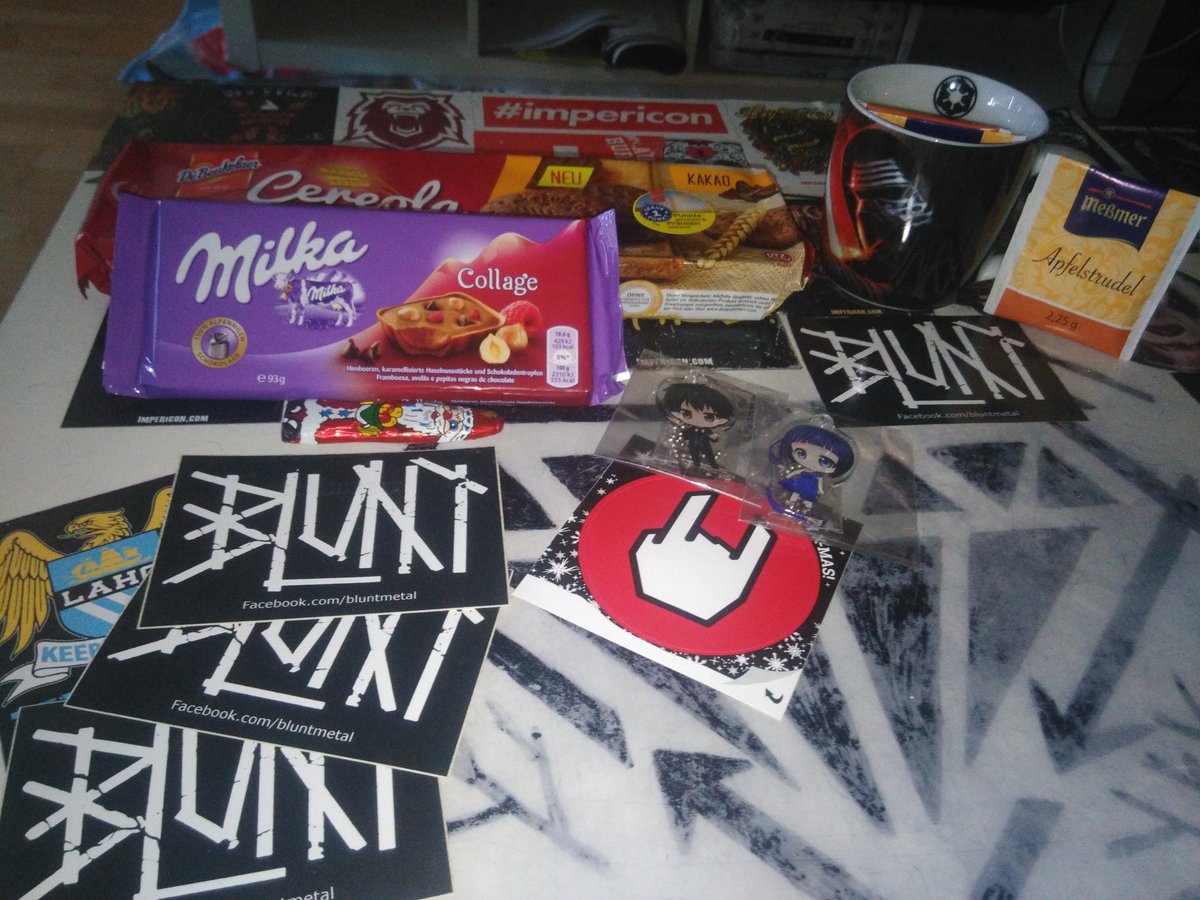 Chriscoore's tweet photo. Vielen Dank für das Wunderschöne Paket , heute Abend dann erst ma ne schöne Tasse Apfelstrudeltee un ein paar Kekse 😍😁 @godlyNiNE #NiNEfam ❤ https://t.co/XU6SKg3t0z