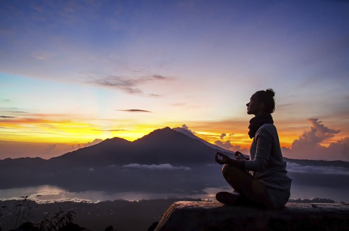 HarvardHealth's tweet photo. Study says regular meditation is more beneficial than vacation. How about doing both? https://t.co/SeJNz6hWXm  #HarvardHealth https://t.co/0MNgUfOUf7