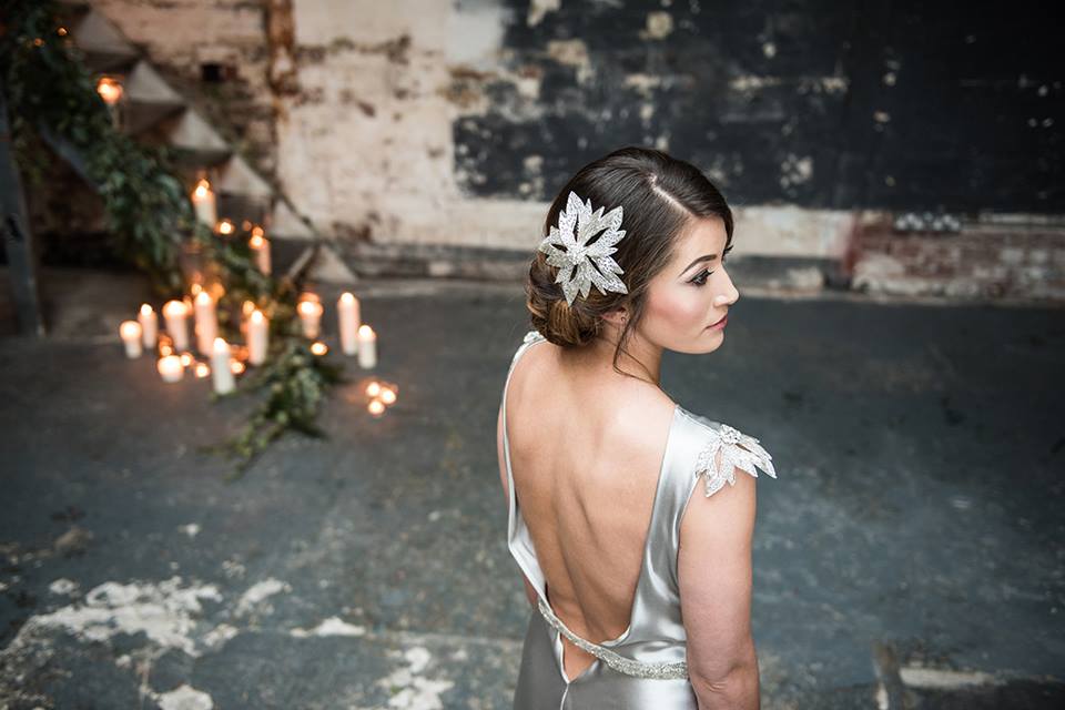 Absolutely showstopping! We adore this bridal headpiece by <a href="/debbiecarlisle_/">Debbie Carlisle</a> #wedding Photo #DaveWhittaker #LMDDebbieCarlisle