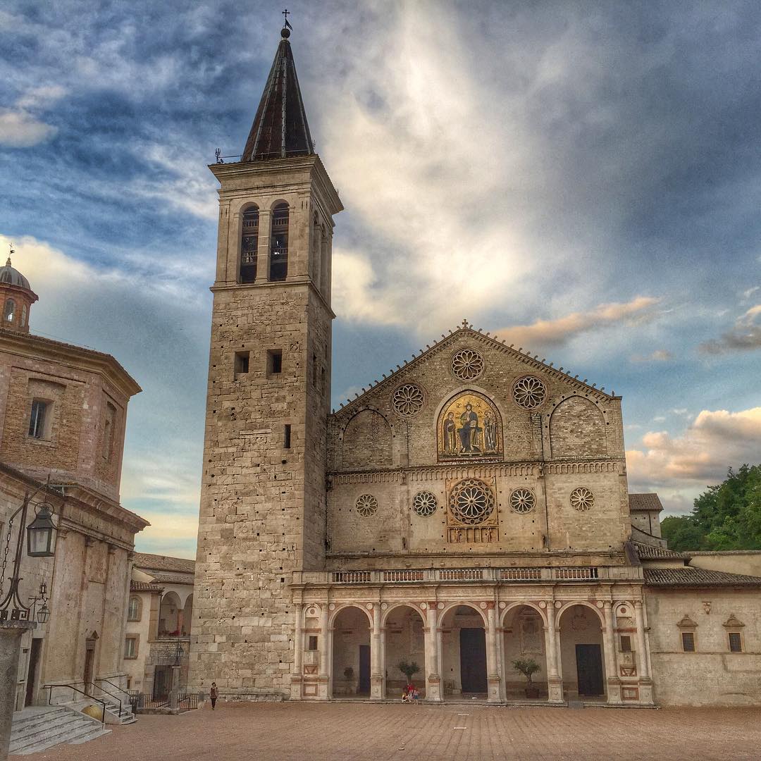 Italia's tweet photo. Visitiamo il centro storico medievale di #Spoleto, @UmbriaTourism
https://t.co/qxPevhilH2
[https://t.co/2sv0iLRRYl]
#IlikeItaly @visiteurope https://t.co/Nk7m6Vcx2E