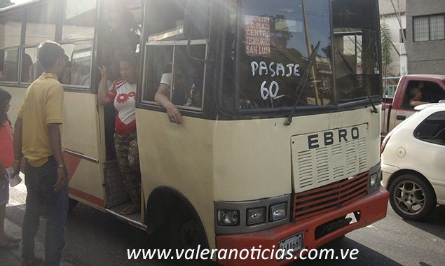 NoticiaVN's tweet photo. #Nacionales: El pasaje en el transporte público sigue en Bs 60. https://t.co/w2tofD0jAb https://t.co/nbAn1Mcw4y