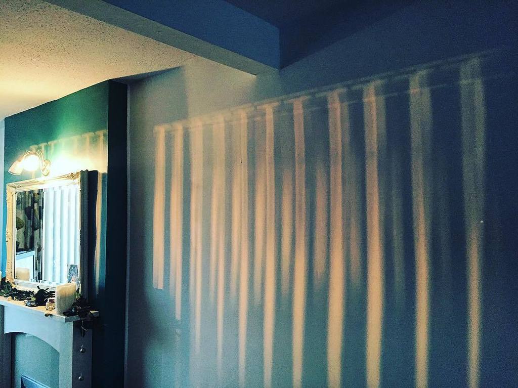 clairemjackson's tweet photo. Light pattern on my living room wall this morning. #light #lightandshadow #lightaddict #lo… https://t.co/fOFv8Hj3Xw https://t.co/tTM5W0sR3I