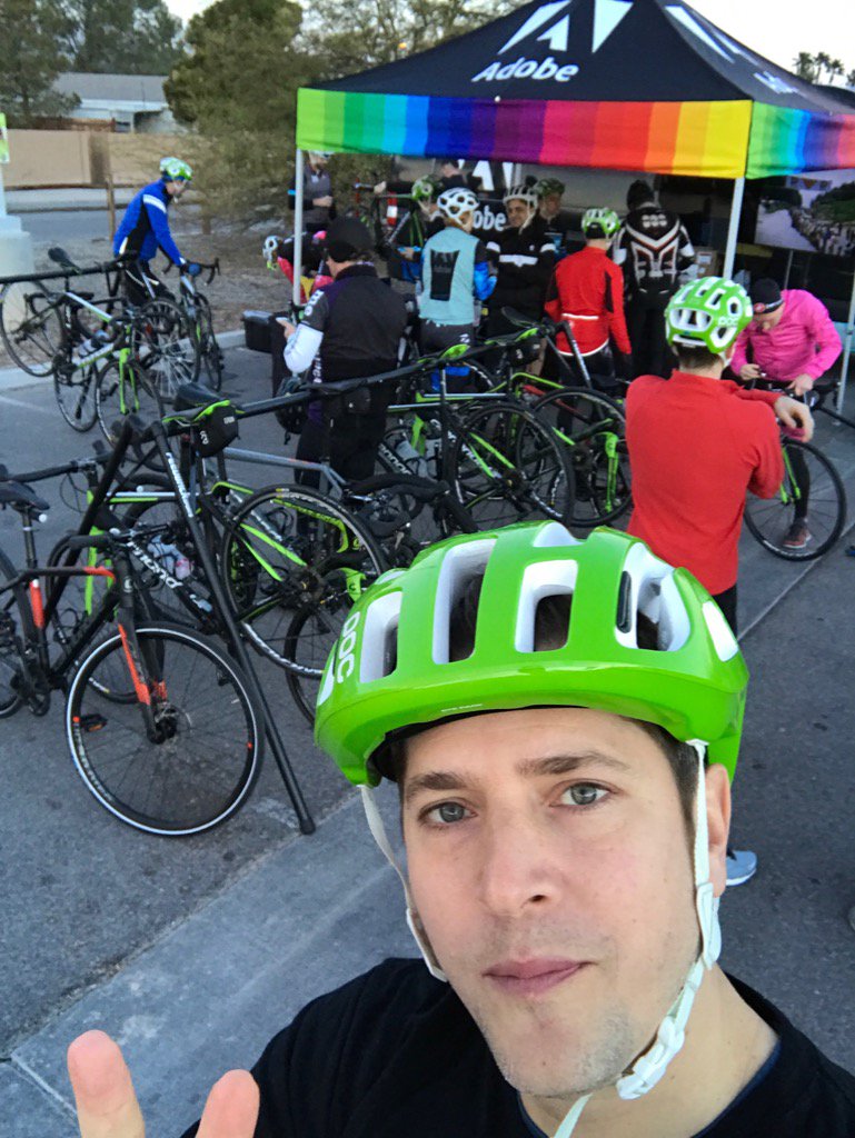 agardner___'s tweet photo. Early morning in Vegas! #CES2017 @IndexExchange rides https://t.co/OsCuPcBDmv