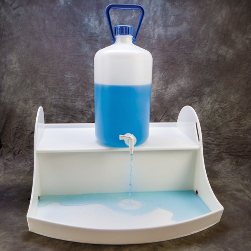 Dynalon's tweet image. Carboy #SpillTray and Lab Organizer protects cabinets, laboratory benches and floors from liquid spills dynalon.com/PublicStore/pa…