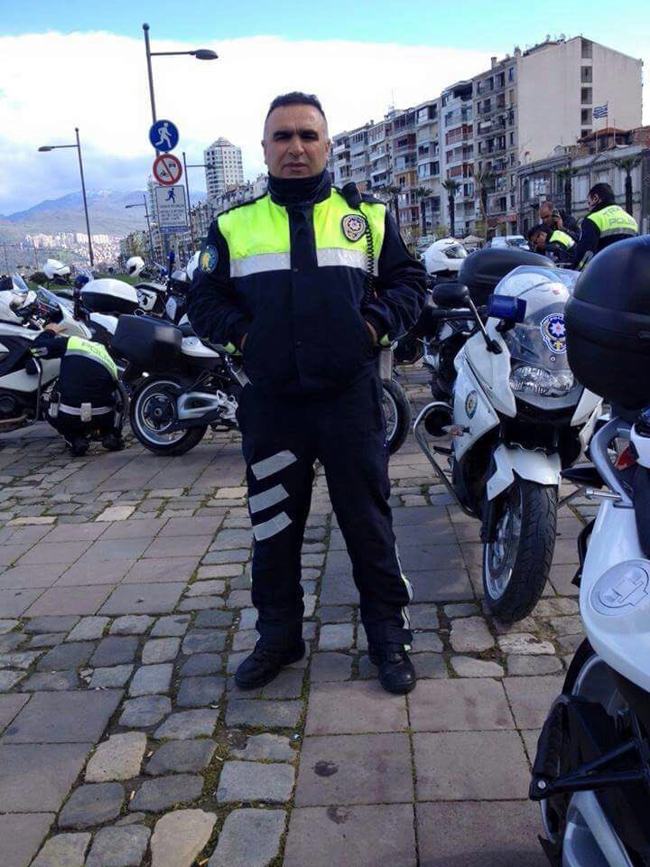 osmanli_devleti's tweet photo. Trafik polisi Fethi Sekin, İzmir'de 2 teröristi öldürerek büyük bir felaketi önledikten sonra şehit düştü.. Vatan sana minnettar şehidim.. https://t.co/5TE7i37vsr