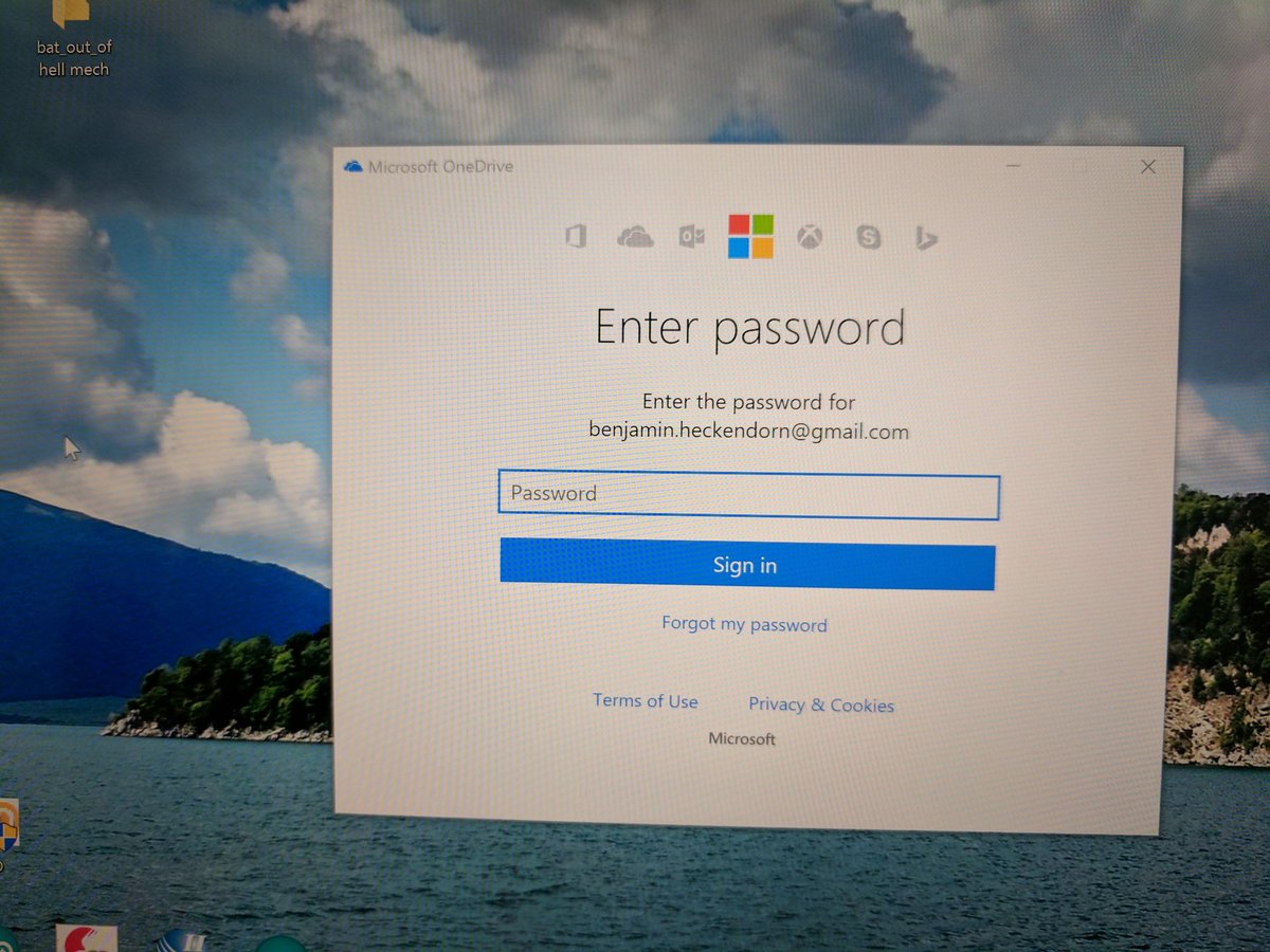 benheck's tweet image. OneDrive uses the same login as Windows 10, yet asks for a separate login? Doesn&apos;t happen on  7. #crapplications