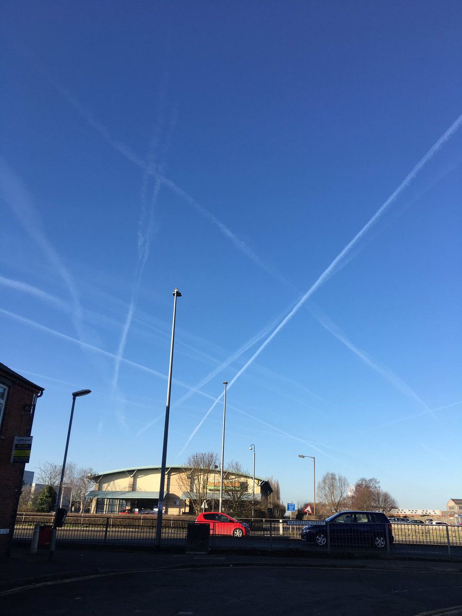 flatearther87's tweet photo. Clear sky's ruined today in Lincoln UK. #stopspraying #chemtrails #chemtrailskill @chemtrailsg @chemtrSittard @ChemtrailsWatch @CAChemtrail https://t.co/hArMeZS9jh