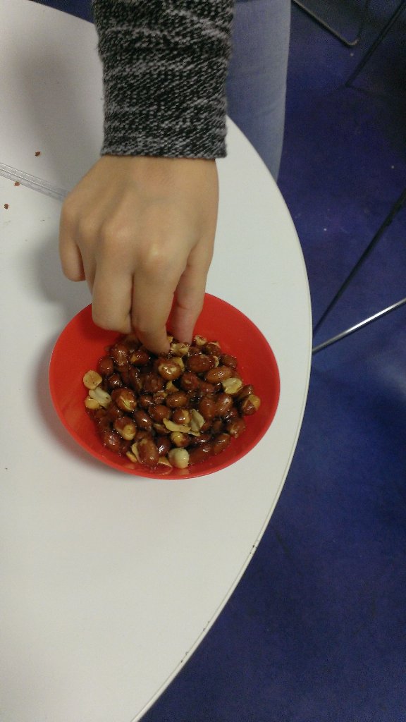 yonidayan_'s tweet photo. Drives from our students for this #entrepreneurship week? Their motivation, their will for impact, and nuts 😁 #fdvew https://t.co/xQKcrIXIaH