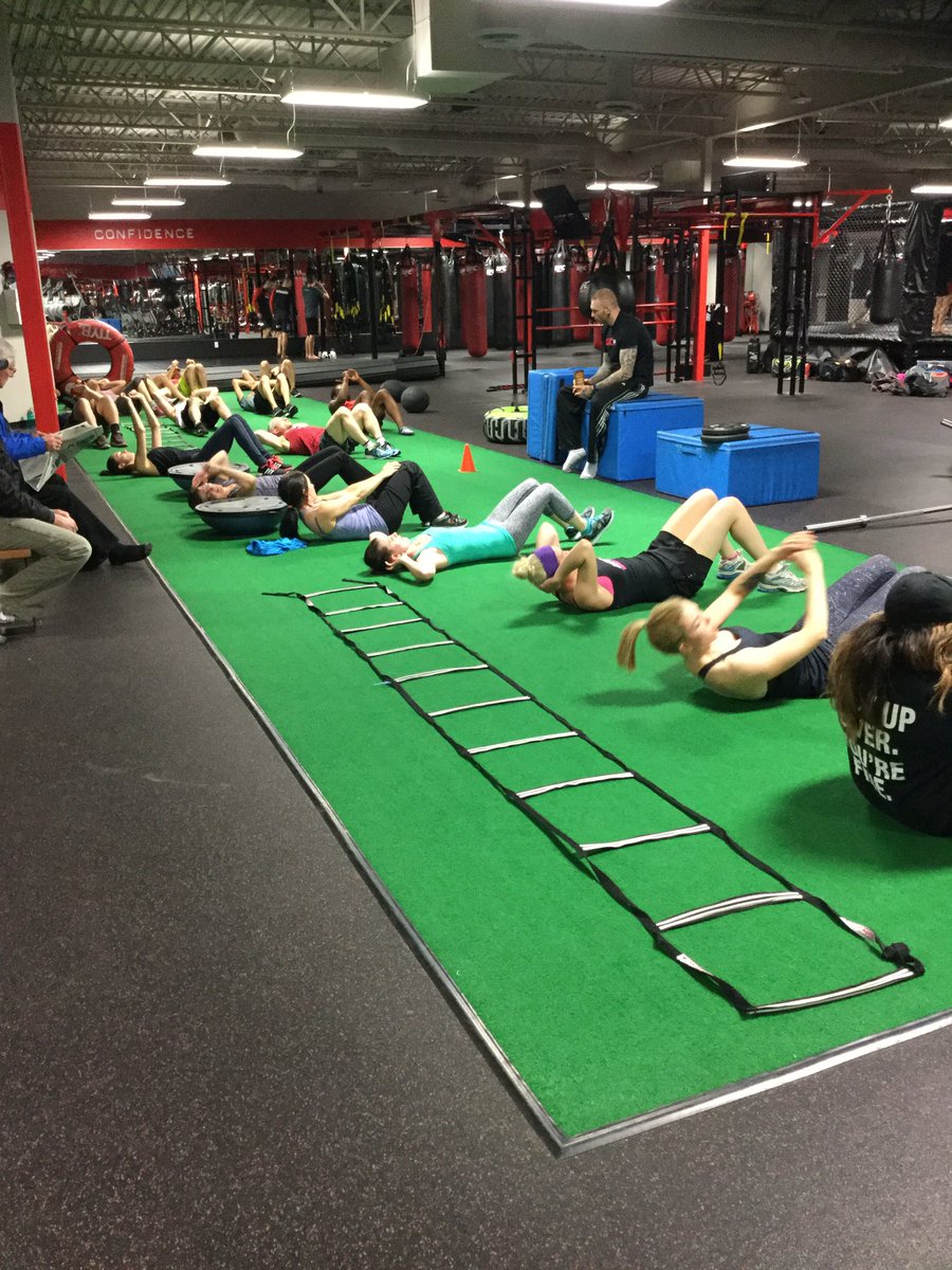 UFCGYMSherPark's tweet photo. Tonight's DUT at 5pm!! Who wants abs for their New Years resolution?! I know our members do!! #ufcgymsherwoodpark 😈😈💪🏻👊🏻🎉 #YEG #dut #ufcgym https://t.co/N4HVJ9byB9
