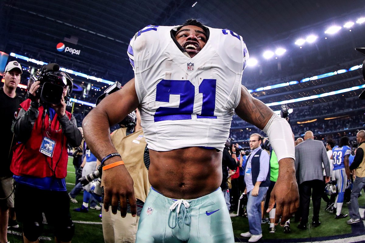 SNFonNBC's tweet photo. IMPORTANT @EzekielElliott PHOTO FIND ๐๐๐ https://t.co/UPxUSdGq2p