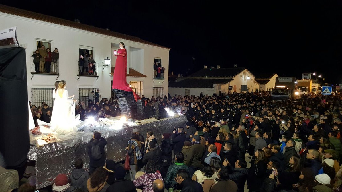 MasTVHuelva's tweet photo. #HigueradelaSierra vuelve a erizar la piel de sus 30 mil visitantes!!. Su  espectacular #Cabalgata no defrauda nunca :) https://t.co/OMgPh17O1u