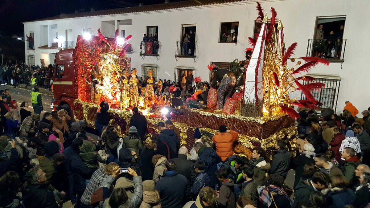 MasTVHuelva's tweet photo. #HigueradelaSierra vuelve a erizar la piel de sus 30 mil visitantes!!. Su  espectacular #Cabalgata no defrauda nunca :) https://t.co/OMgPh17O1u