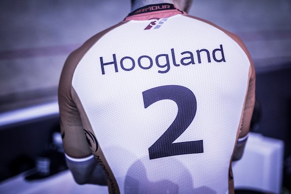 zesdaagse's tweet photo. Ja, ja, de Nederlanders zijn de Polen weer te snel af in de sprint. Petje af voor @JeffreyHoogland. https://t.co/OfWCo914LV