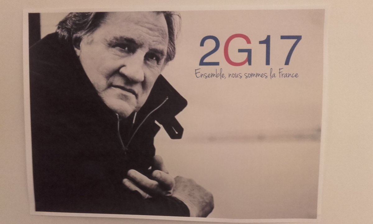 CedStangh's tweet photo. @tofbreniere demande à Gérard d'être le Président #2G17 "Ensemble, nous sommes la #France" #gerarddepardieu #Presidentielle2017 https://t.co/LRUhFB4fsf