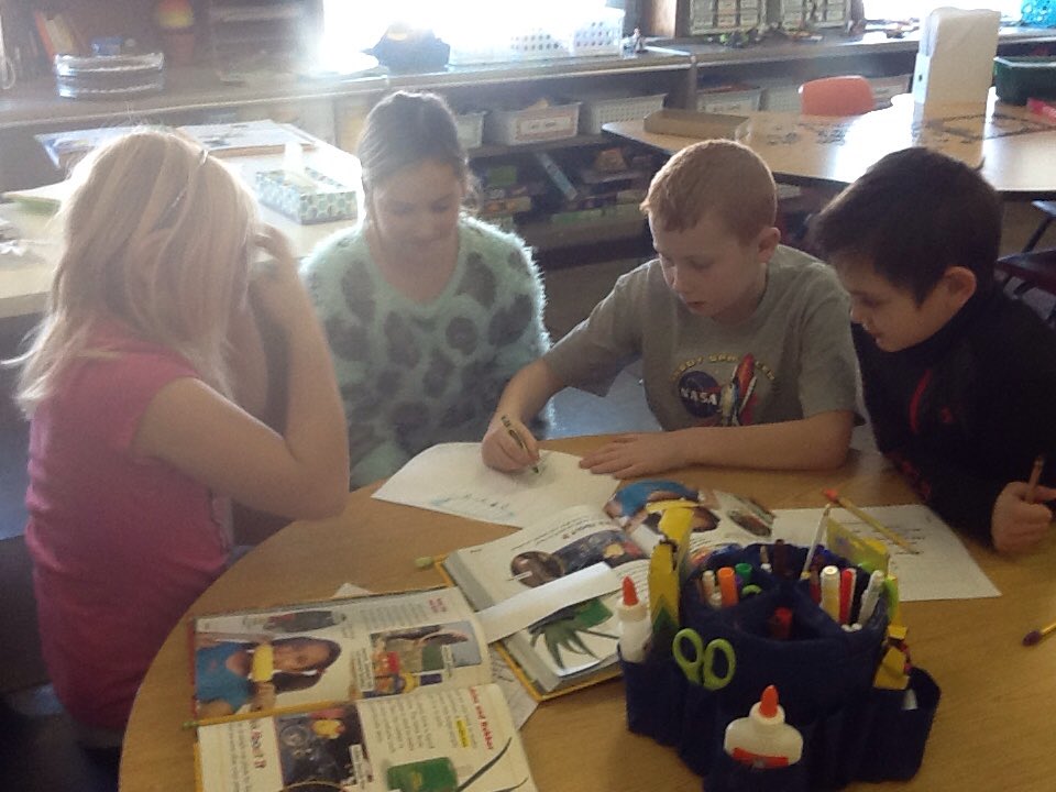 theparsleypatch's tweet photo. Getting ready for a group presentation in science#kiersten@theparsleypatch@hamptonhawks1 https://t.co/yokacW4EMd
