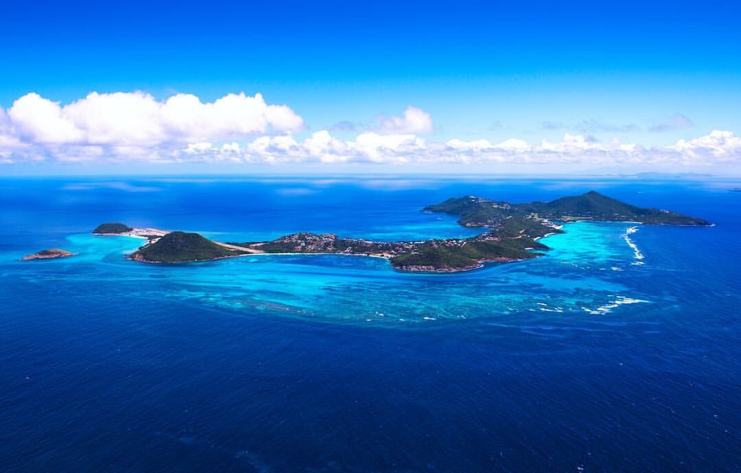 caribbeanliving's tweet photo. Canouan Island, a small part of the Grenadines and home to @thepinksandsclub_  •link in bio• #travel #caribbean #canouan #luxury #islands https://t.co/Hb2XNmk0hj