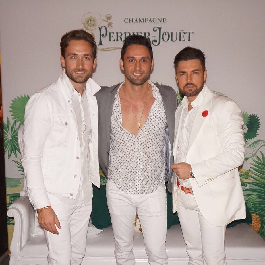 FiveStarNYE's tweet photo. @mauriciohenao @perrierjouet #Miami #fivestar2017  #anonovo2017  #reveillon2017 #NewYearsEve https://t.co/4ae8Qh7D6P https://t.co/DwvLuYonlC