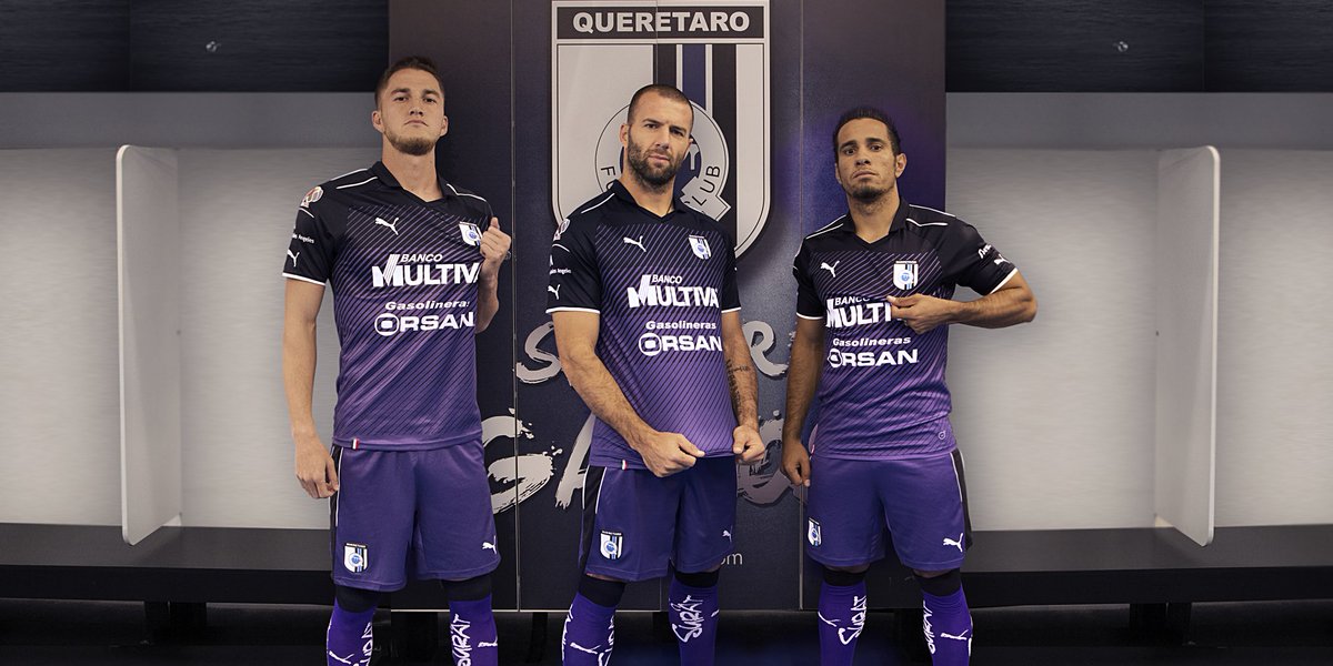 Club_Queretaro's tweet photo. ¡#Gallos! Les presentamos el nuevo #PlumajeDePelea para el #Clausura2017.

¿Qué les parece?

#SiempreGallos https://t.co/lmvSz0Liff
