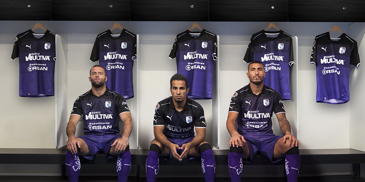 Club_Queretaro's tweet photo. ¡#Gallos! Les presentamos el nuevo #PlumajeDePelea para el #Clausura2017.

¿Qué les parece?

#SiempreGallos https://t.co/lmvSz0Liff