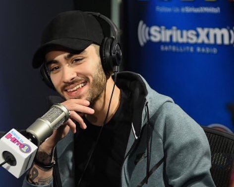 zaynjadavvmalik's tweet photo. Podemos llegar a los 100 RT por Zayn? #BestMusicVideo #PillowTalk #iHeartAwards https://t.co/SjwLIUkBvM