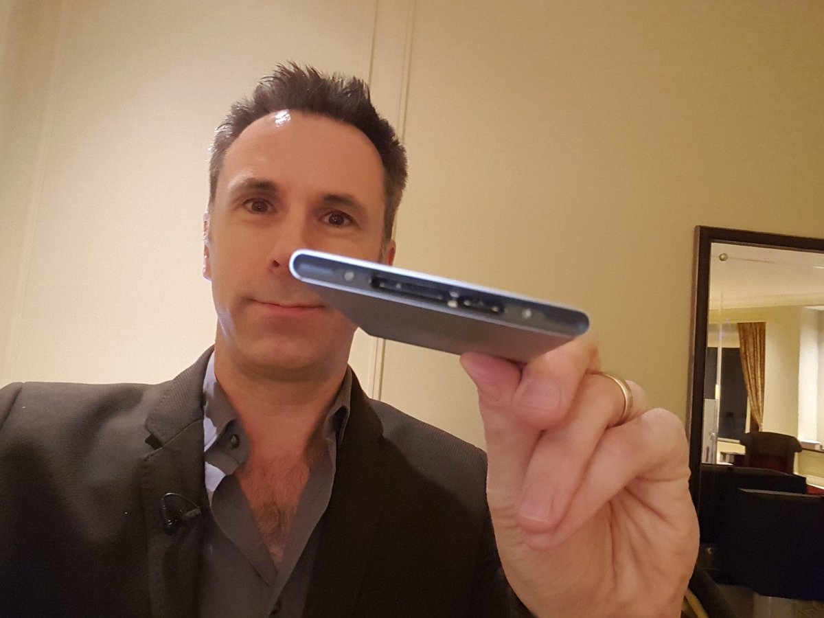 spenley's tweet image. Exclusive first pix of the #IntelComputeCard. A fully functional credit-card sized computer capable of running Windows 10. @BBCClick