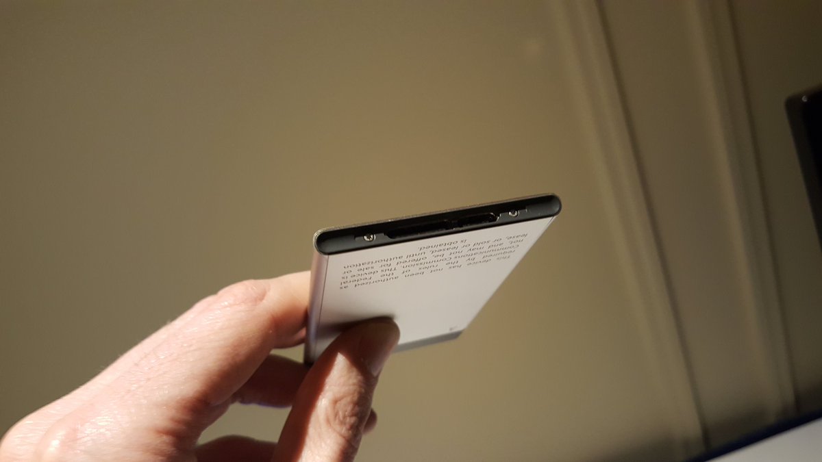 spenley's tweet image. The #IntelComputeCard is the brains that you pop into a smart TV, or a dock if you need USB, HDMI, etc.