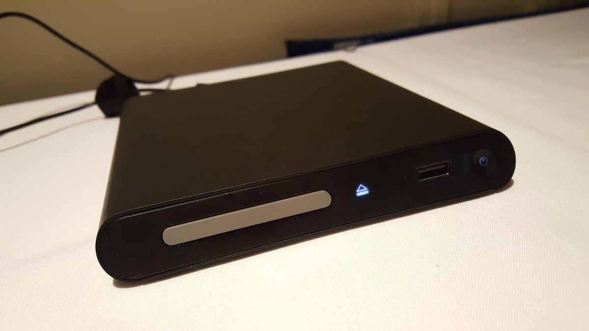 spenley's tweet image. The #IntelComputeCard is the brains that you pop into a smart TV, or a dock if you need USB, HDMI, etc.