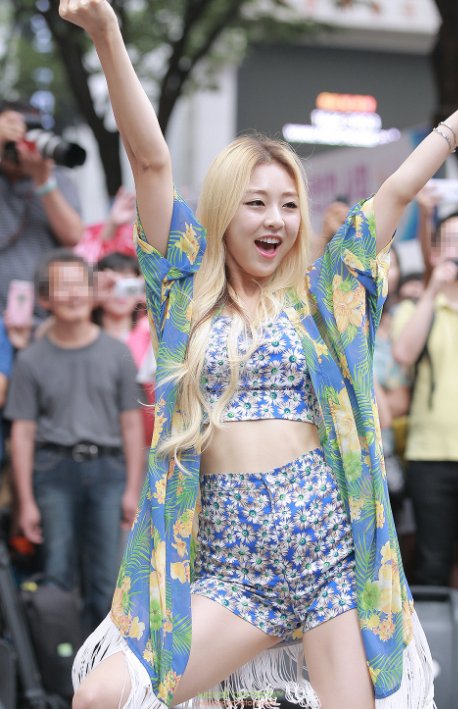 super5ladies's tweet photo. [CHOOSE 1] Rise Outfit (Kiss Kiss Era) 
Cr: On Photo 
#TeamLadiesCode #SOOMPIAWARDS https://t.co/UlgLD2BUWu